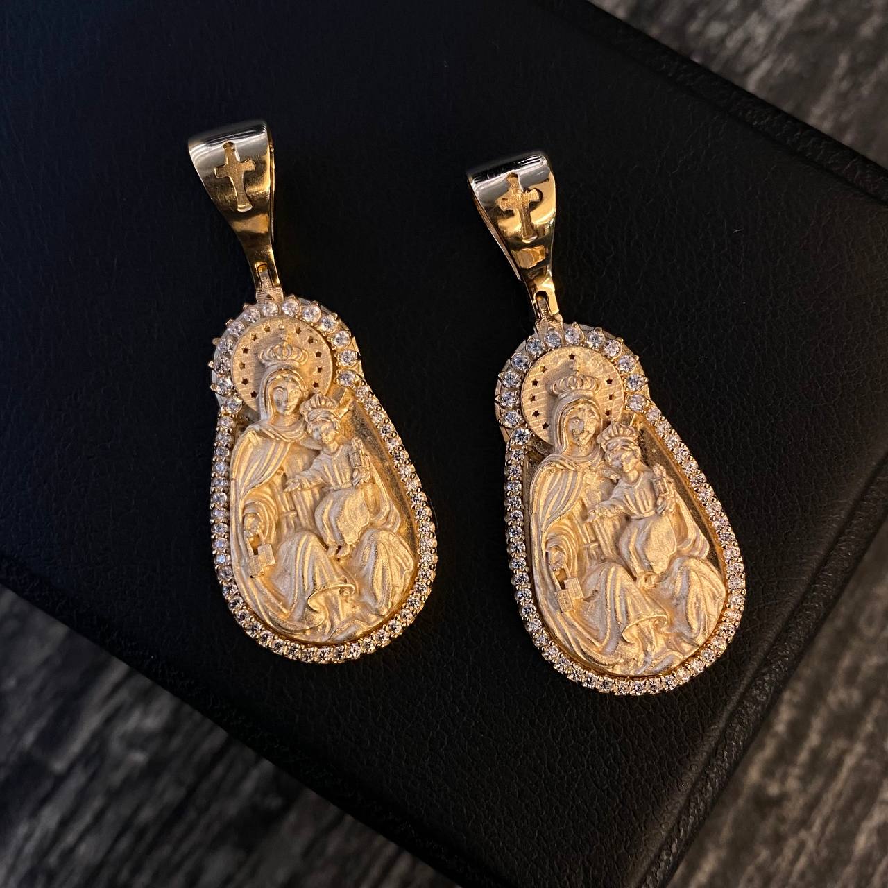 Dije Virgen del Carmen 10.65gr/4cm Mate Circones Blancos Oro Amarillo
