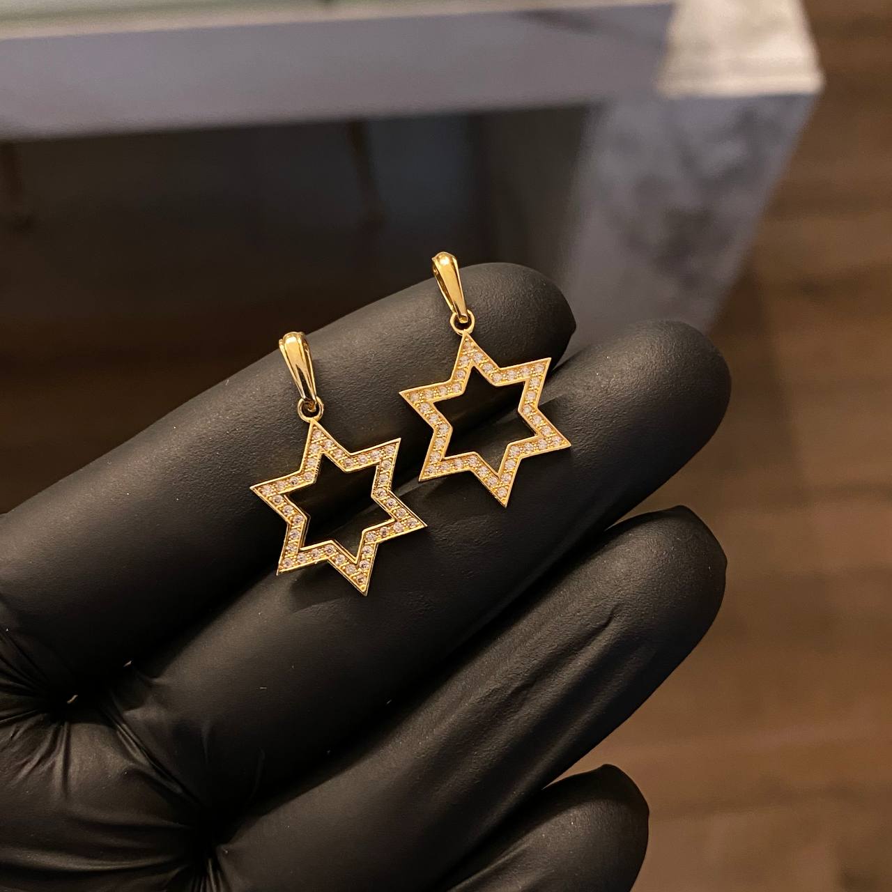 Dije Estrella David 2.05gr / 2.6cm Silueta Circones Blancos Oro Amarillo*