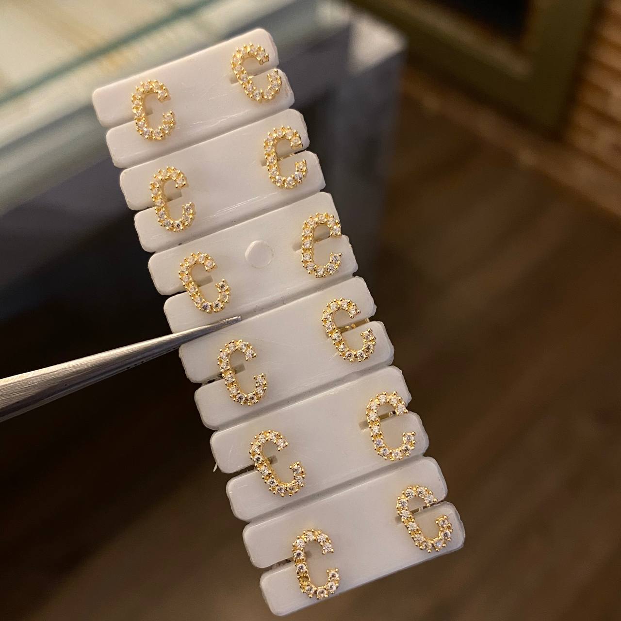 Topos Letra  C 0.80gr/1cm Circones Blancos Oro Amarillo*