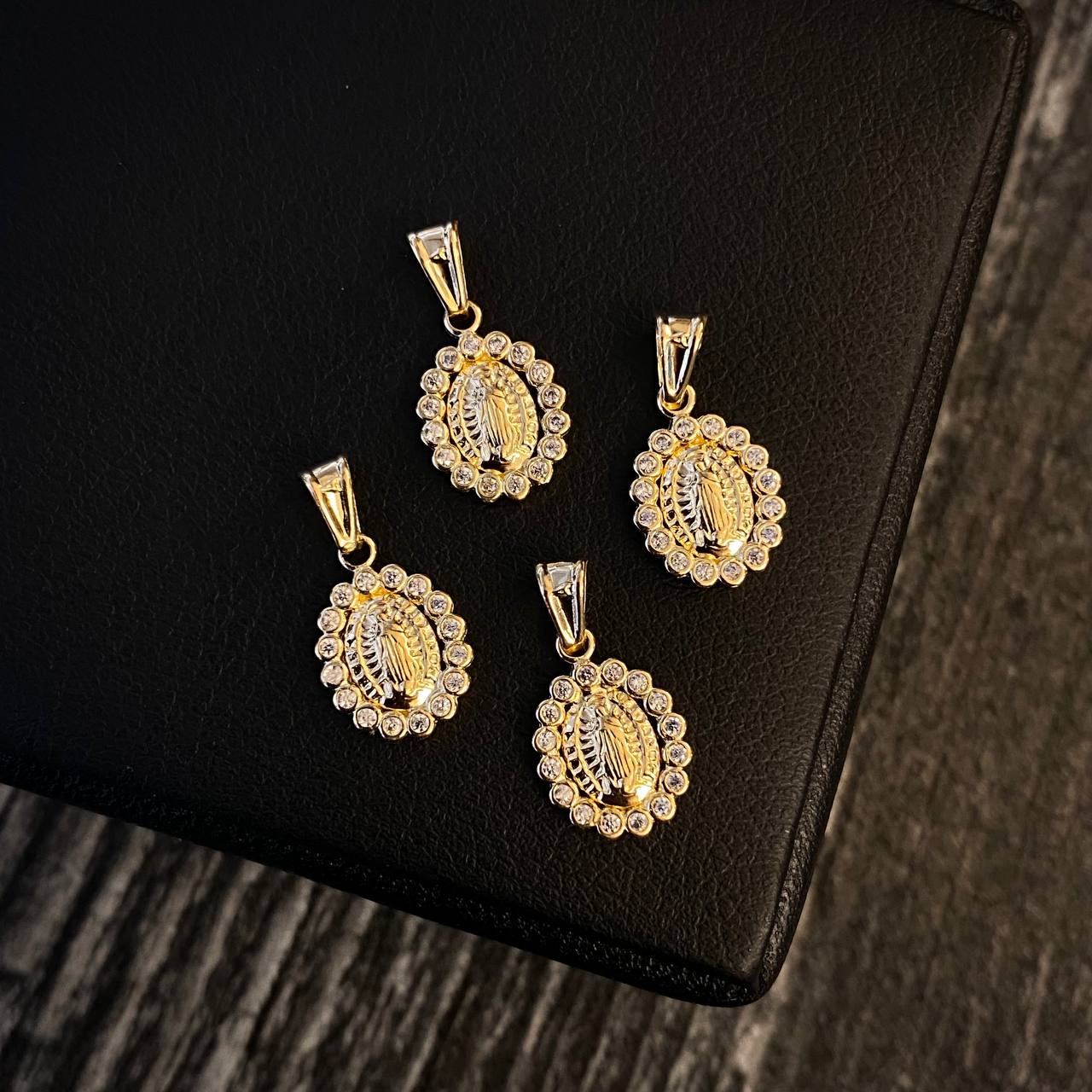 Dije Virgen de Guadalupe 0.6gr/2cm Circones Blancos Oro Amarillo