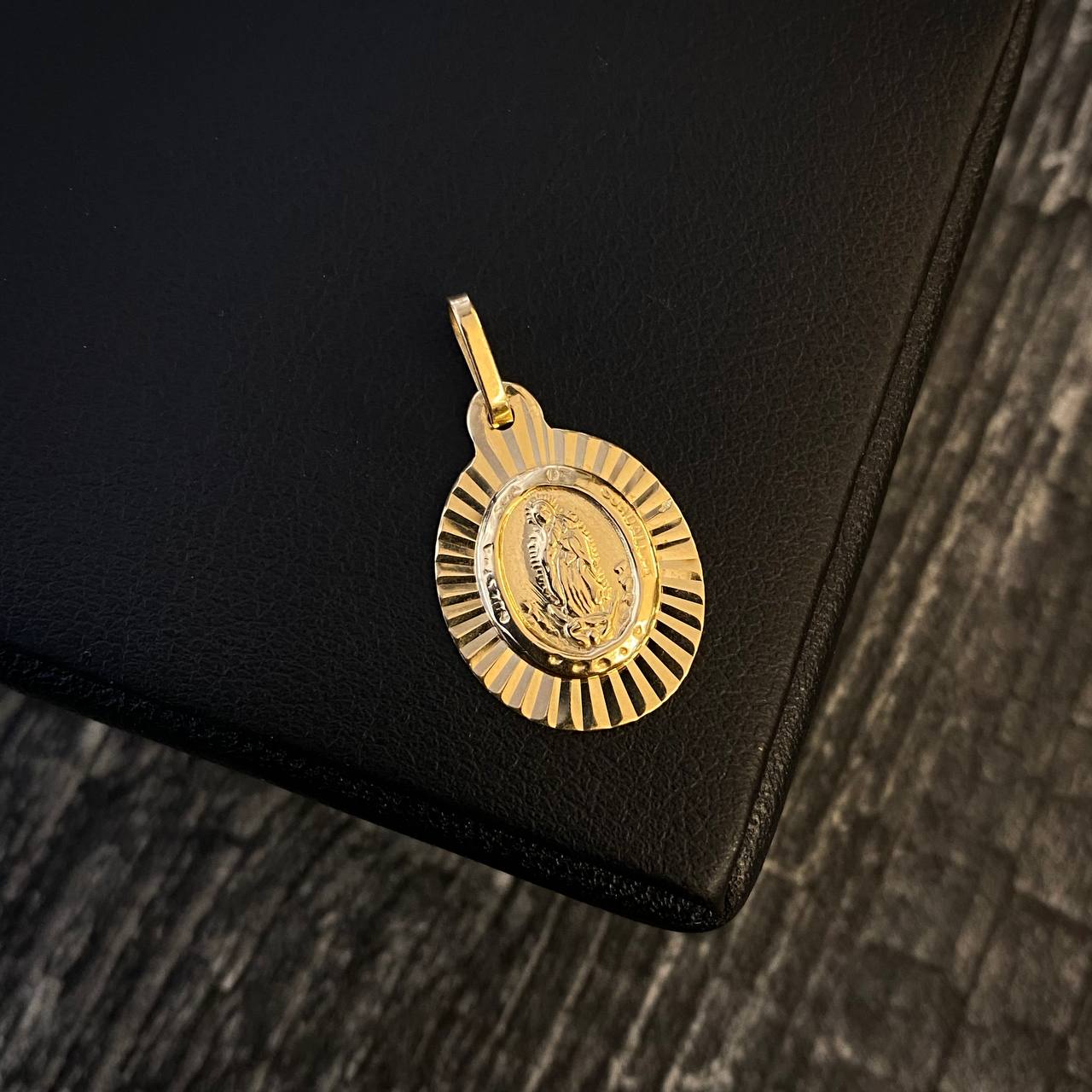 Dije Virgen de Guadalupe 1.85gr/2.6cm Diamantada Oro Amarillo*