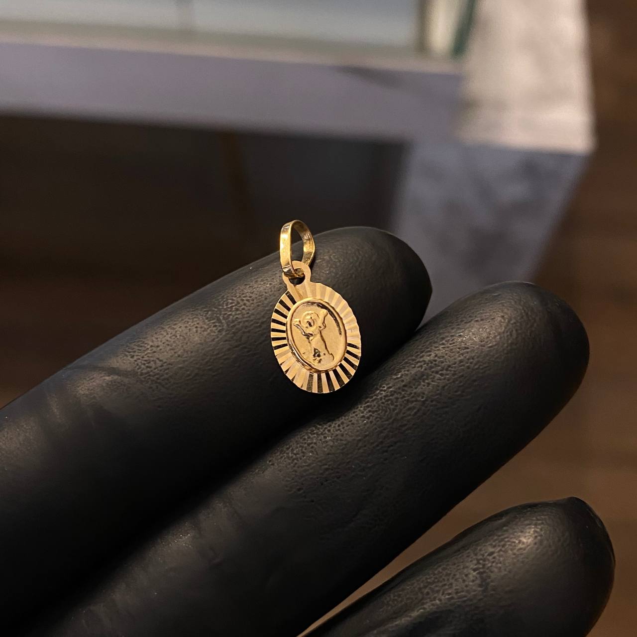 Dije Divino Niño 0.7gr/1.7cm Diamantado Oro Amarillo