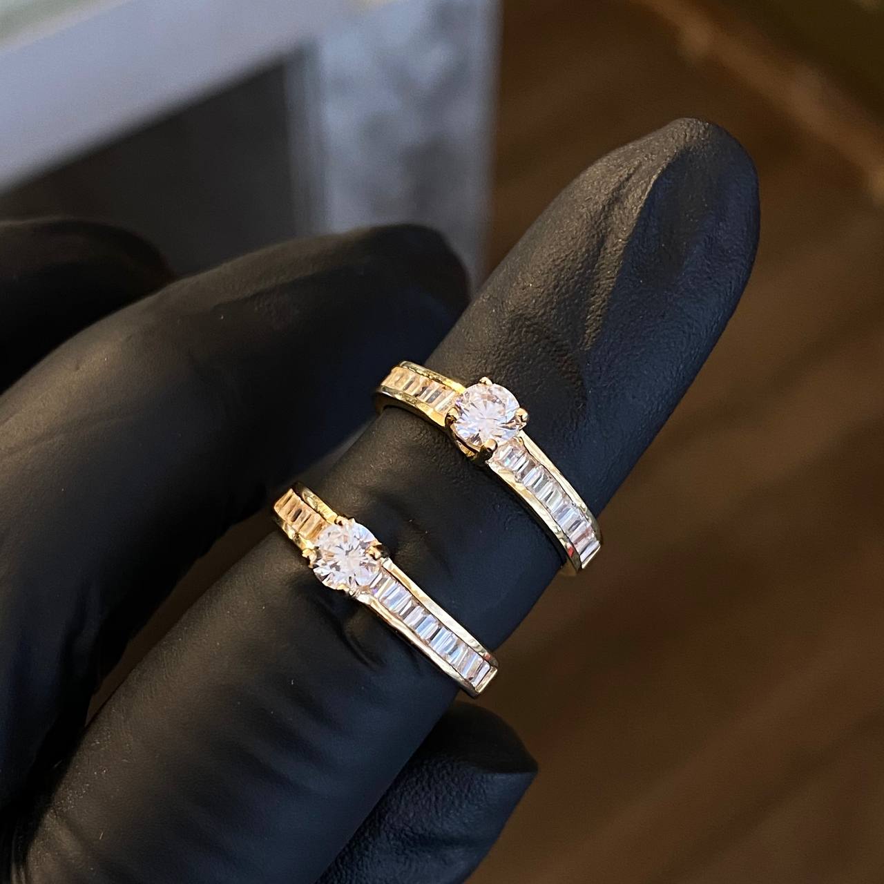 Anillo Solitario 2.8gr- T6 3/4 Circones Blancos Oro Amarillo