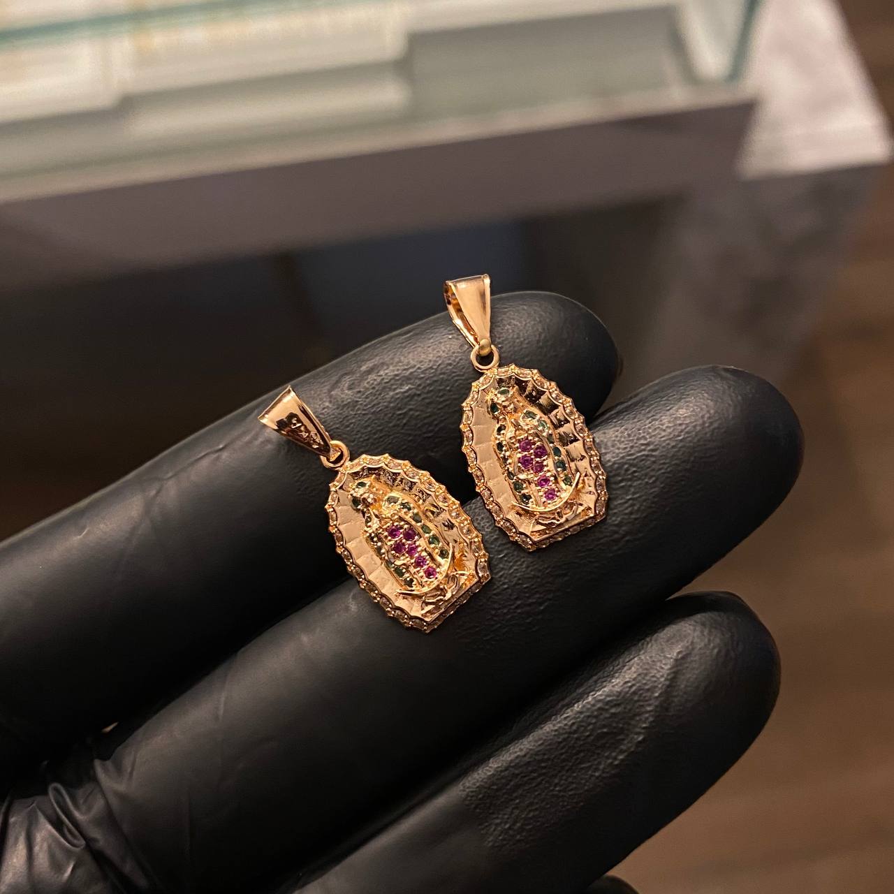 Dije Virgen de Guadalupe 1.85gr / 2.5cm Circones Blancos Verdes Fucsias Oro Rosa