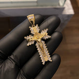 Dije Cruz Cristo 8.55gr/5.4cm Circones Blancos Oro Amarillo*