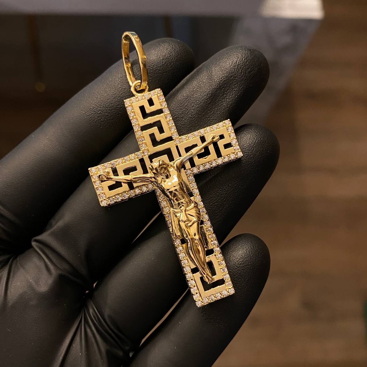 Dije Cruz Cristo Tribal 9.75gr / 6.5cm Circones Blancos Oro Amarillo