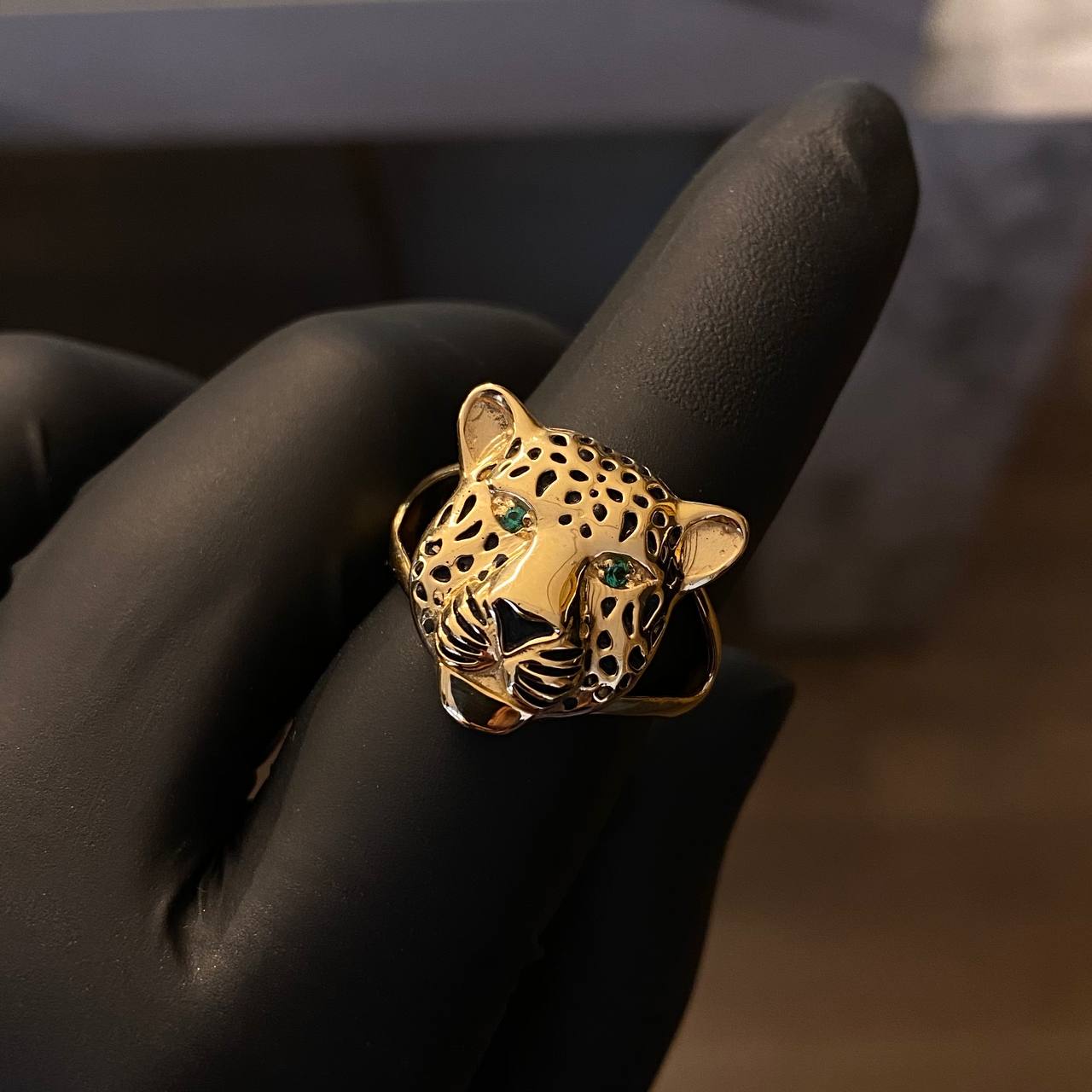 Anillo Rostro Jaguar 7.6gr-T7 3/4 Circones Verdes Oro Amarillo