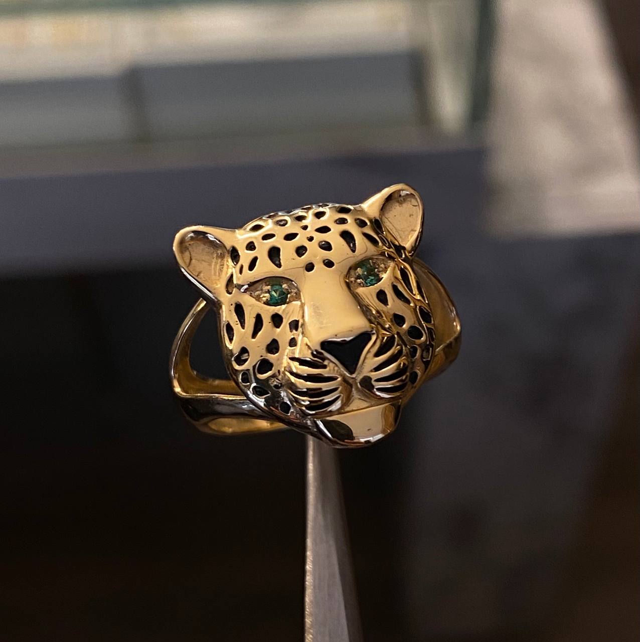 Anillo Rostro Jaguar 7.6gr-T7 3/4 Circones Verdes Oro Amarillo