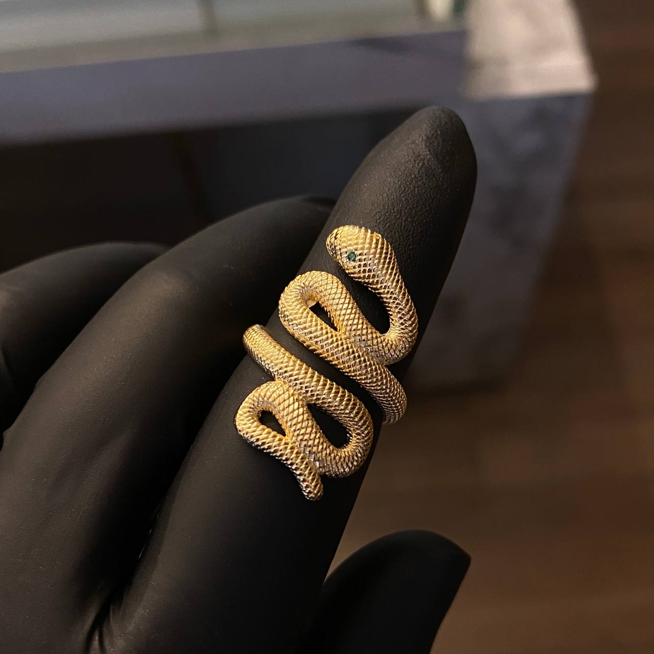 Anillo Serpiente 5.55gr T6 1/4 Circones Verdes Oro Amarillo