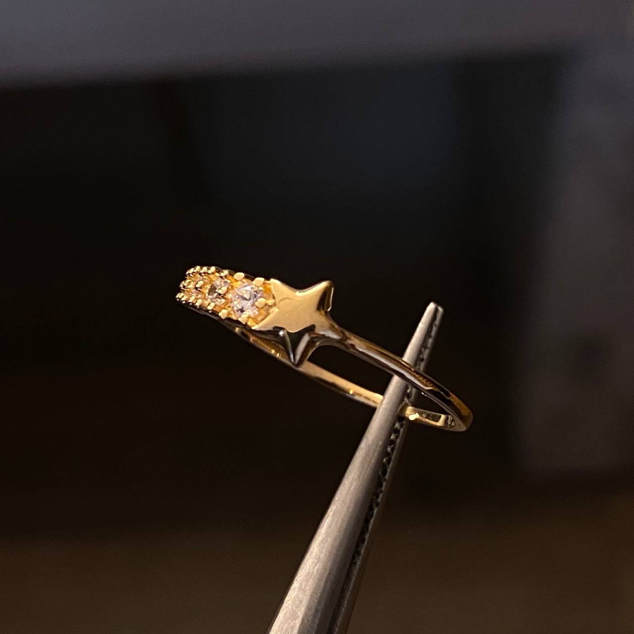Anillo Estrella Fugaz 1.4gr-T7 1/2 Circones Blancos Oro Amarillo