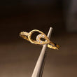 Anillo Silueta Hoja 1.2gr-T7 1/2 Circones Blancos Oro Amarillo