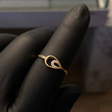 Anillo Silueta Hoja 1.2gr-T7 1/2 Circones Blancos Oro Amarillo