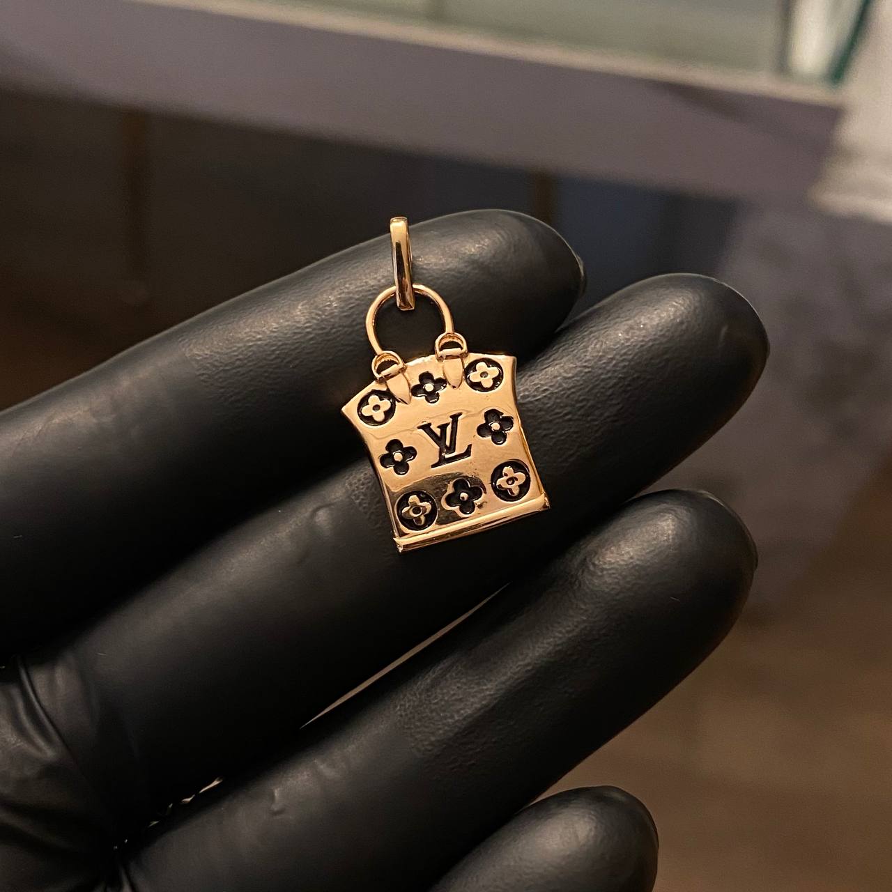 Dije Bolso LV 2.85gr/2.8cm Oro Rosa*