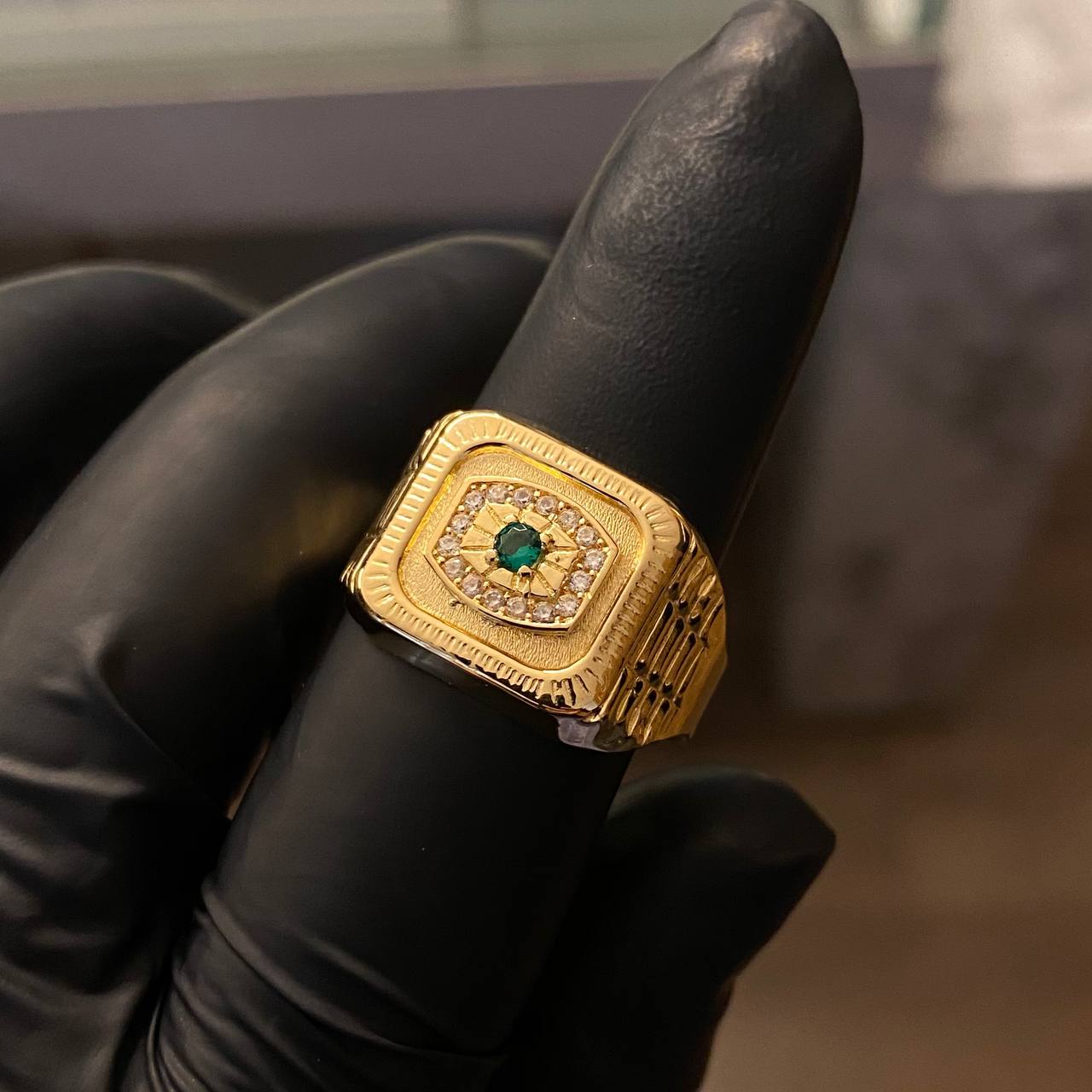 Anillo Scutum 3.95gr-T11 1/2 Mate Circones Blancos Verdes Oro Amarillo