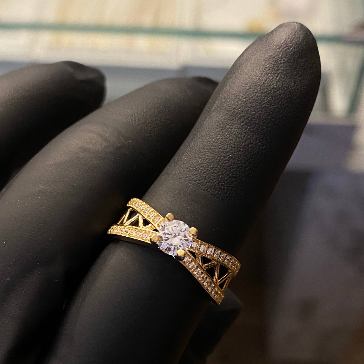 Solitario Puente Arqueado 4.15gr- T8 Anillo Circones Blancos Oro Amarillo