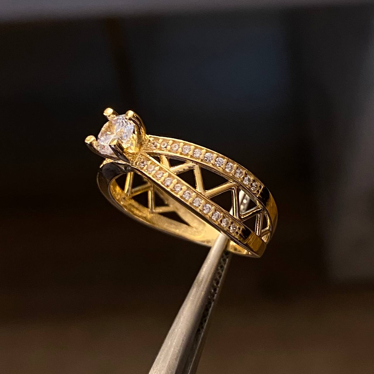 Solitario Puente Arqueado 4.15gr- T8 Anillo Circones Blancos Oro Amarillo