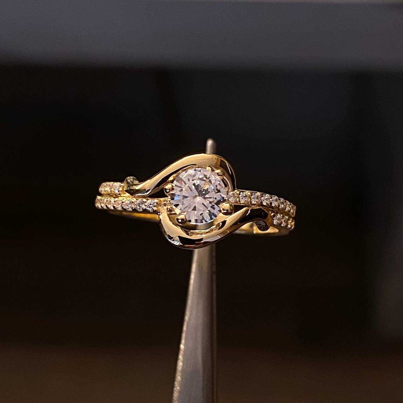 Solitario Ojo Vikingo 2.05gr- T6 3/4 Anillo Circones Blancos Oro Amarillo