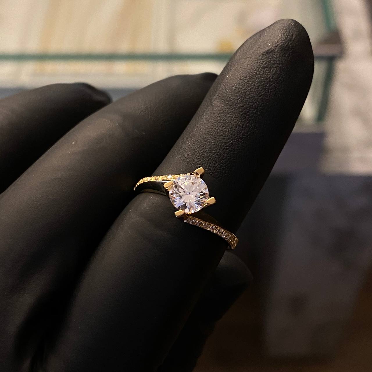 Solitario 3.25gr- T6 3/4 Anillo Circones Blancos Oro Amarillo
