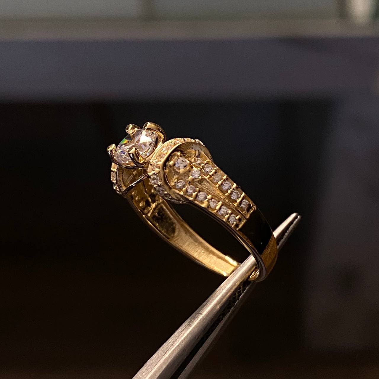 Solitario Cadenas de Perseo 2.7gr / T6 3/4 Anillo Circones Blancos Oro Amarillo