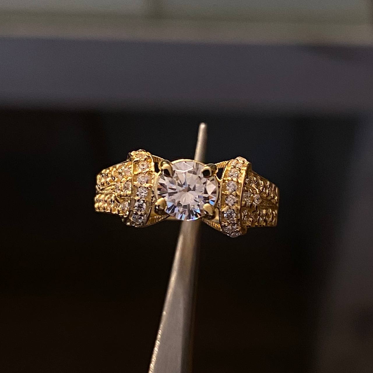 Solitario Cadenas de Perseo 2.7gr / T6 3/4 Anillo Circones Blancos Oro Amarillo