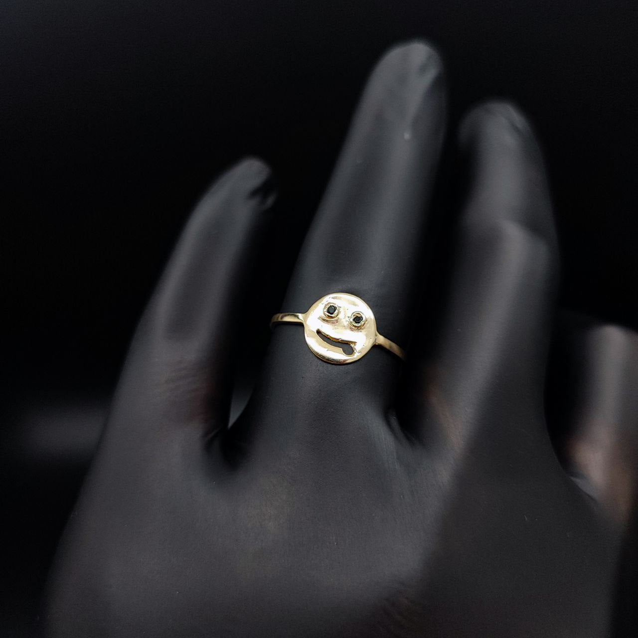 Anillo Emoji 1.45gr T8-1/4 Circones Negros Oro Amarillo#