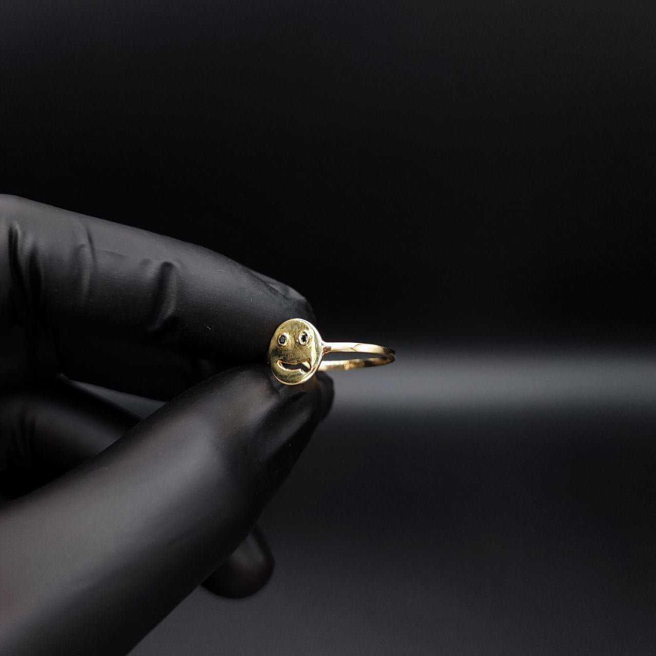 Anillo Emoji 1.45gr T8-1/4 Circones Negros Oro Amarillo#