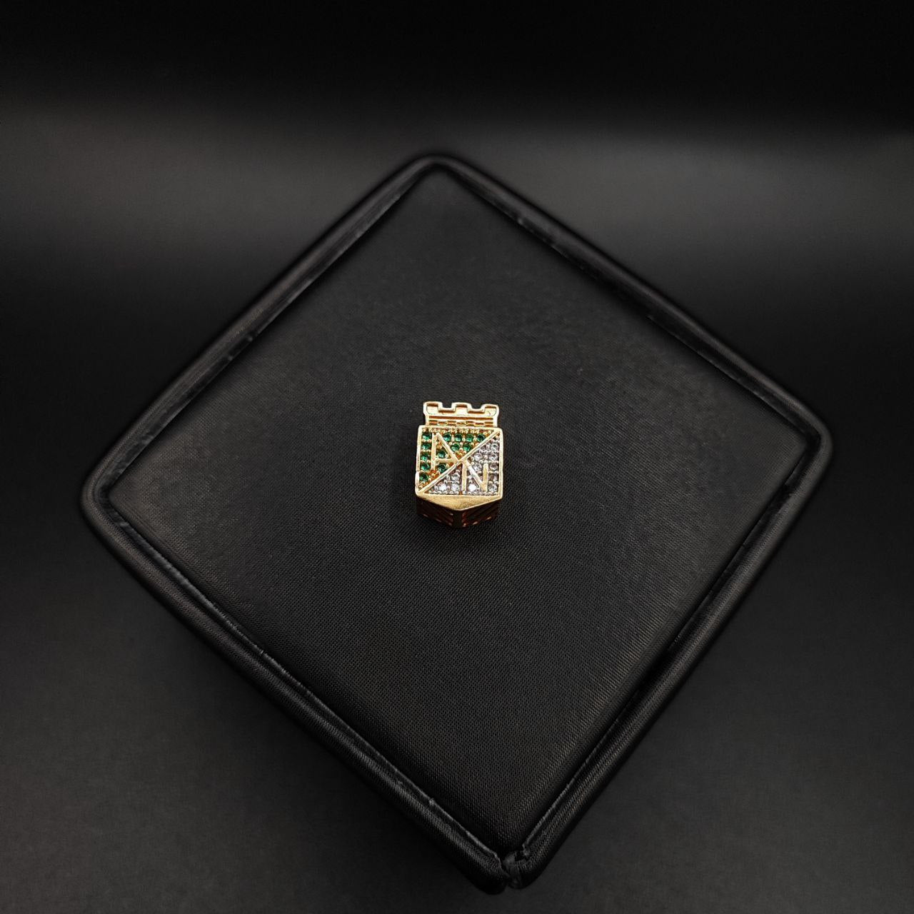 Herraje Escudo Nacional 2.8gr/2cm Circones Blancos Oro Amarillo#