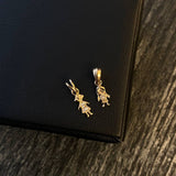 Dije Niña 0.7gr / 1.5cm Circones Blancos Oro Amarillo*