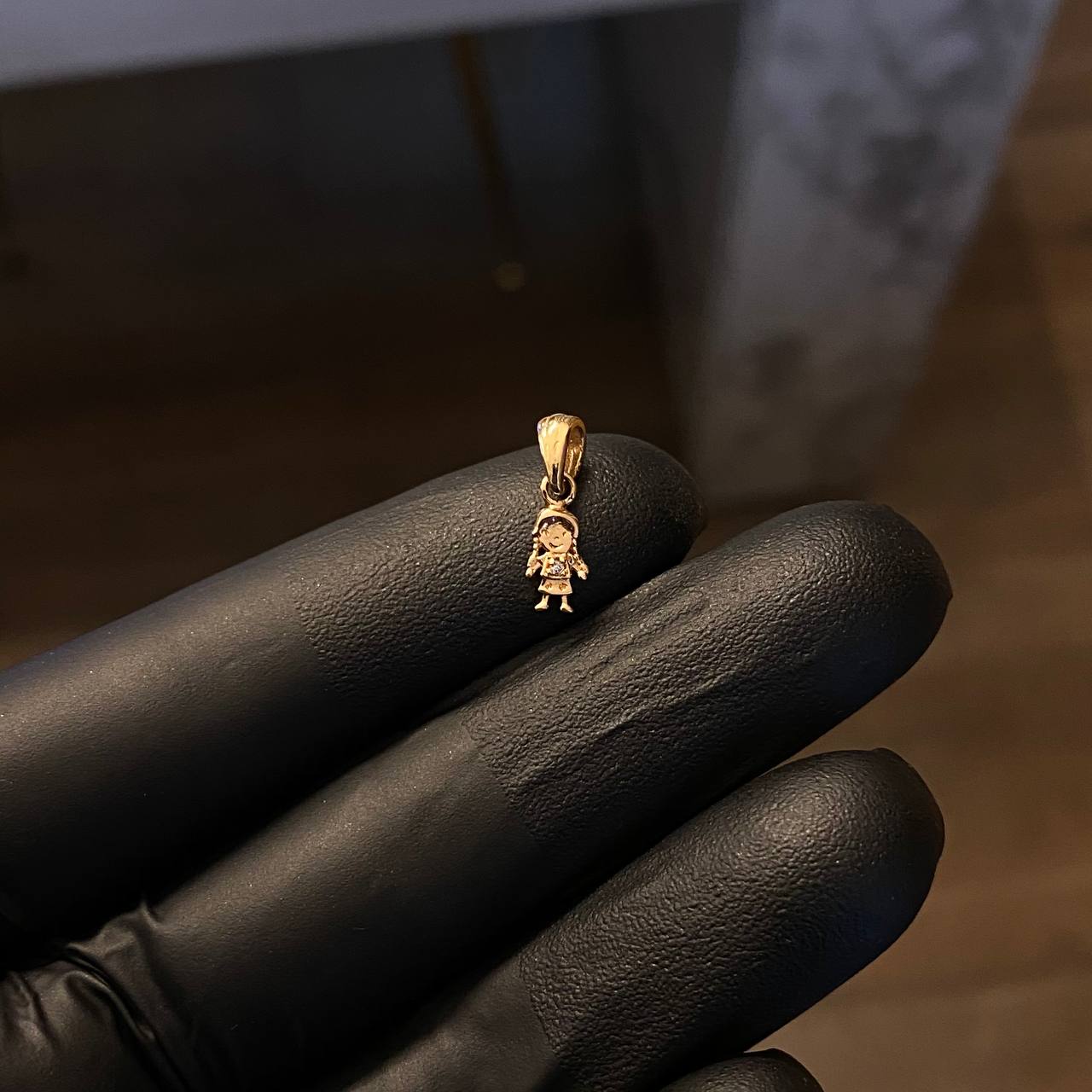 Dije Niña 0.7gr / 1.5cm Circones Blancos Oro Amarillo*