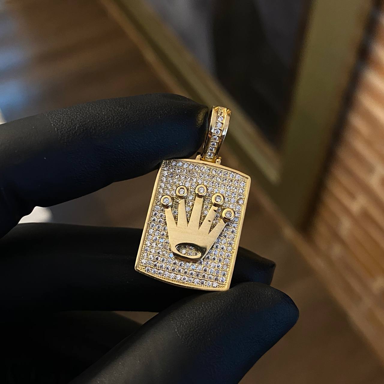 Dije Marco Corona RX 7.95gr / 3.4cm Circones Blancos Oro Amarillo