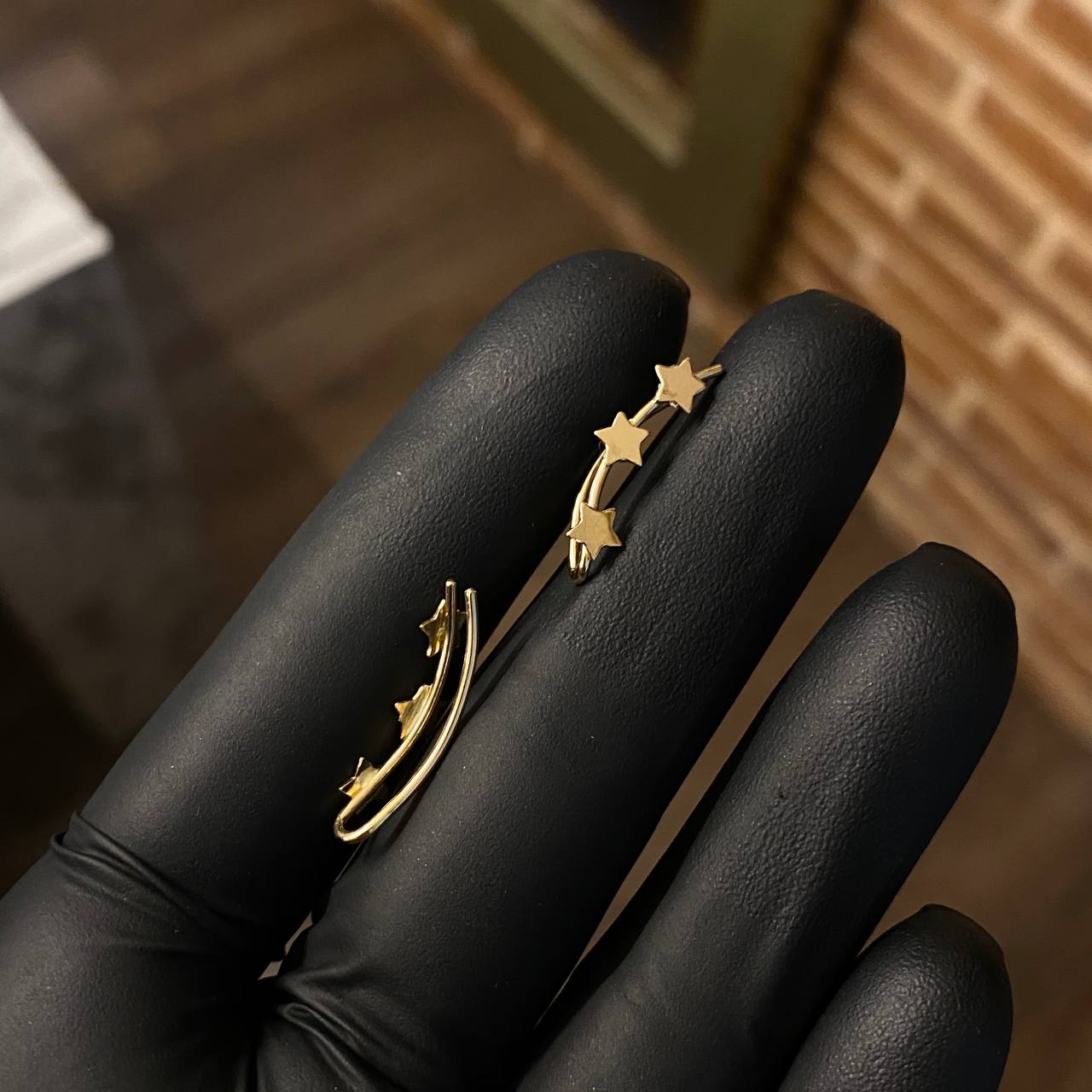 Arete Earcuff Simulador 2.1cm Trio Estrellas Oro Amarillo Piercing (Joya)