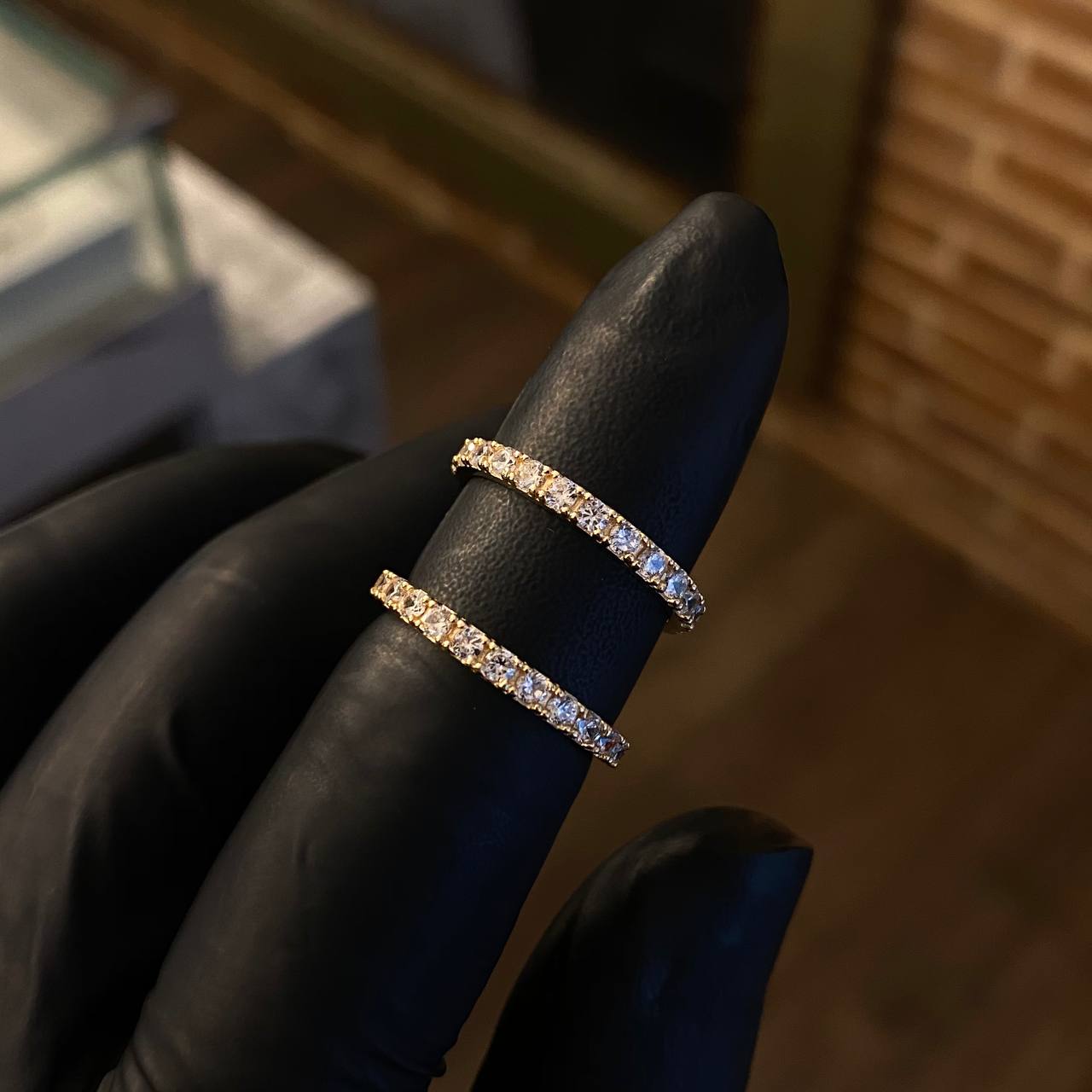 Anillo Churumbela 1.7gr T6 Circones Blancos Oro Amarillo