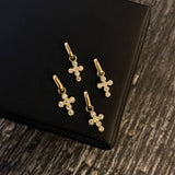 Dije Cruz Redondeada 0.7gr / 1.7cm Circones Blancos Oro Amarillo