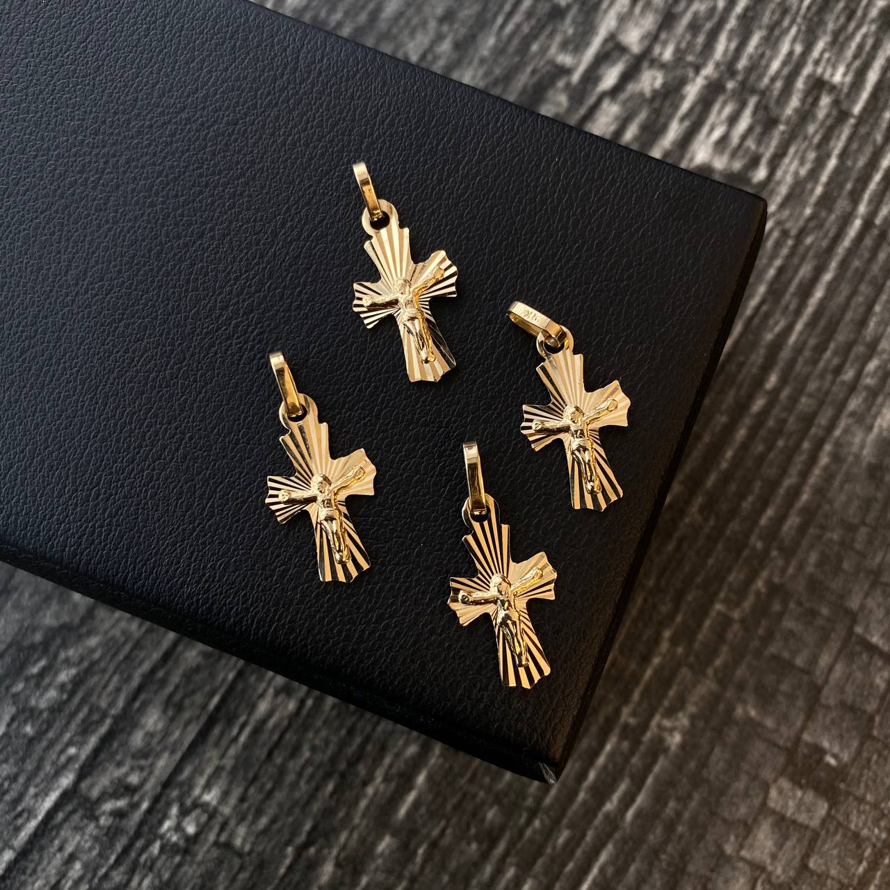 Dije Cristo Cruz Diamantada 0.85gr / 2.4cm Oro Amarillo