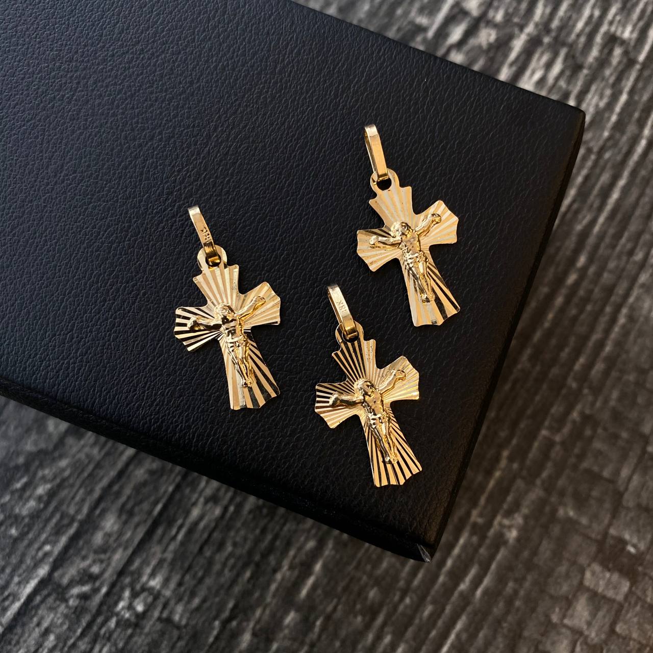 Dije Cristo Cruz Diamantada 1.2gr / 2.7cm Oro Amarillo