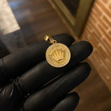 Dije Corona RX 4.75gr / 2.9cm Circones Blancos Oro Amarillo