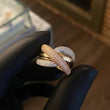 Anillo Rustico Curvas Cruzadas 6.65gr T6 3/4 Circones Blancos Tres Oros*
