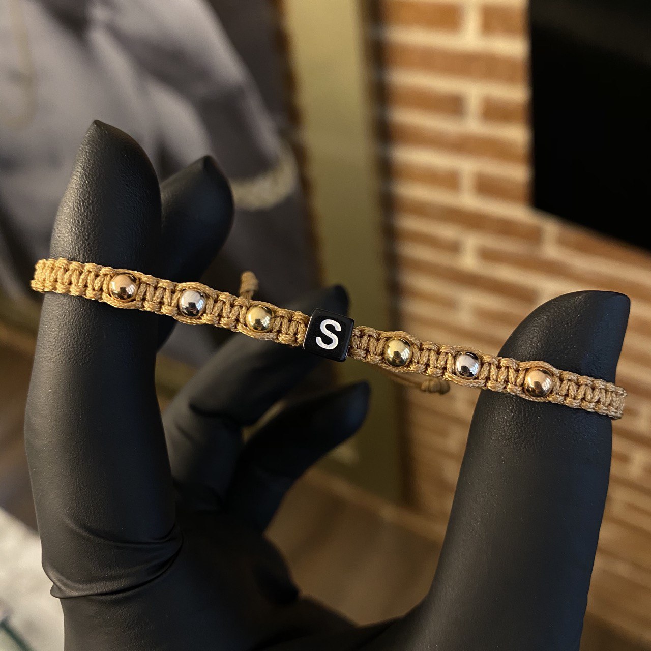 Pulsera Caqui Letra S Seis Pasos Bolas 4mm Lisas Tres Oros*