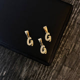 Dije Letra G 0.35gr / 1.6cm Circones Blancos Oro Amarillo