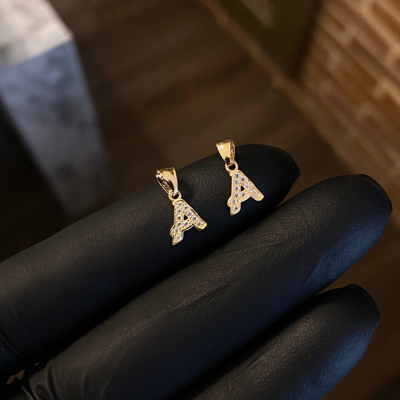 Dije Letra A 0.35gr / 1.4gr Circones Blancos Oro Amarillo
