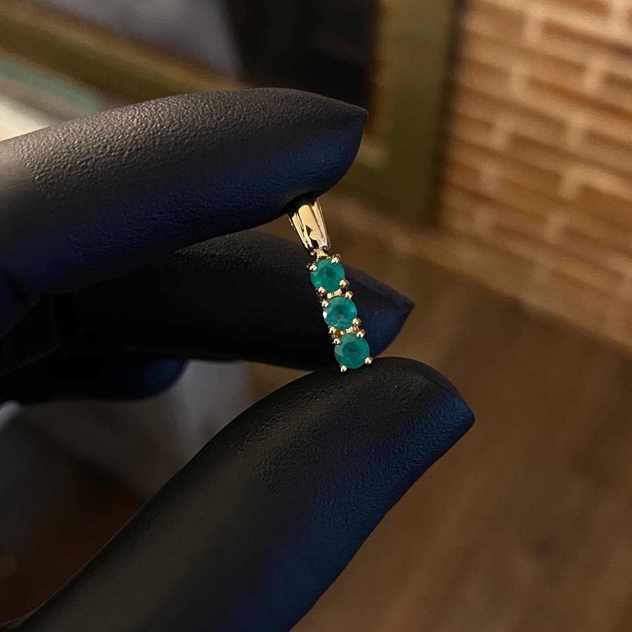 Dije Trio 1.05gr / 1.8cm Esmeraldas 39pts Oro Amarillo (Joya)