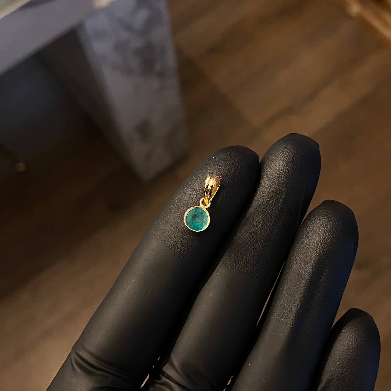 Dije Piedra 1gr / 1.5cm Esmeralda 55pts Borde Liso Oro Amarillo (Joya)