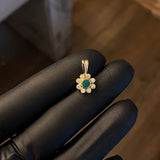 Dije Flor Girasol 1.25gr / 1.6cm Esmeralda 35pts Circones Blancos Oro Amarillo (Joya)*