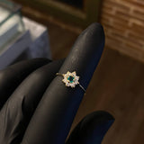 Solitario Flor Driada 1.65gr T6 Anillo Esmeralda 20pts Circones Blancos Oro Amarillo (Joya)*