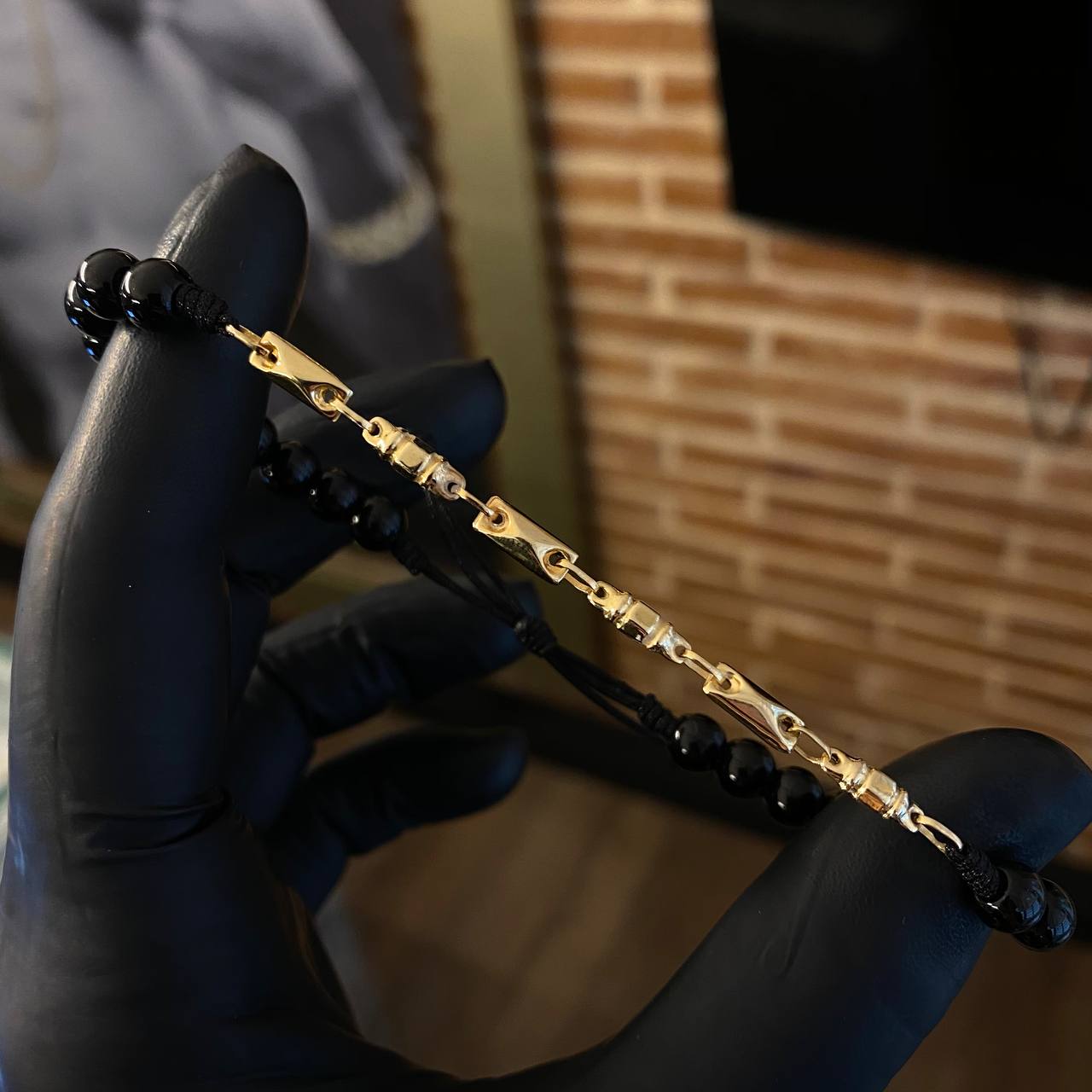 Pulsera Negra Adige Español Bola Sombra Oro Amarillo*