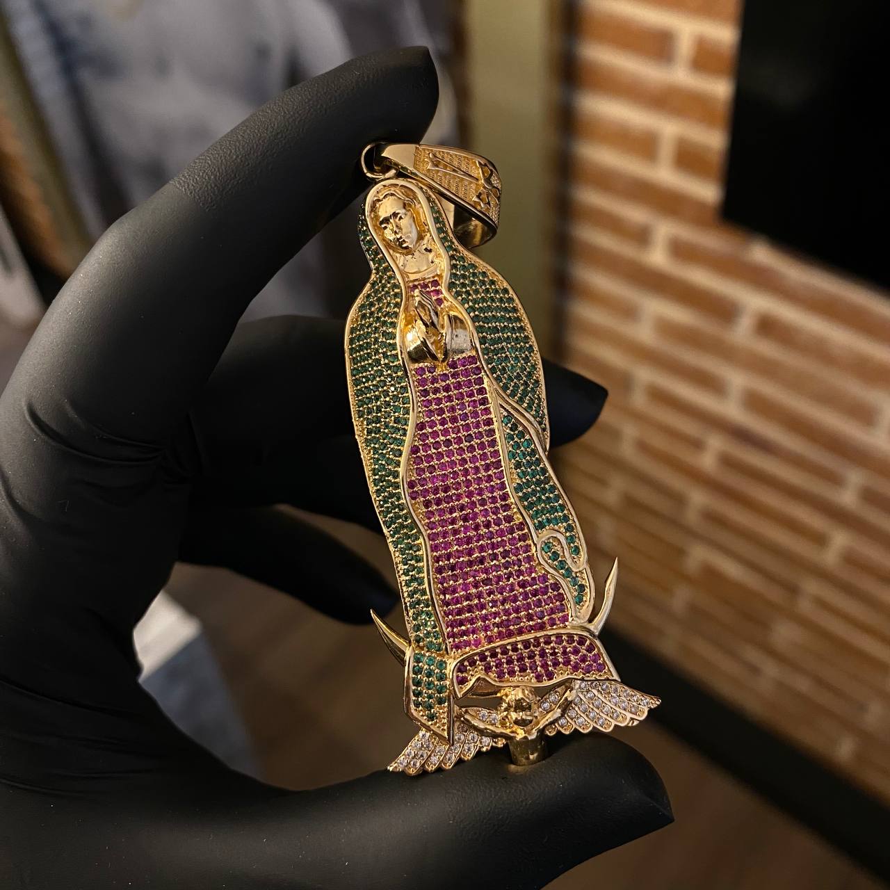 Dije Virgen de Guadalupe 26.7gr / 8.9cm Circones Verdes Fucsias Blancos Oro Amarillo
