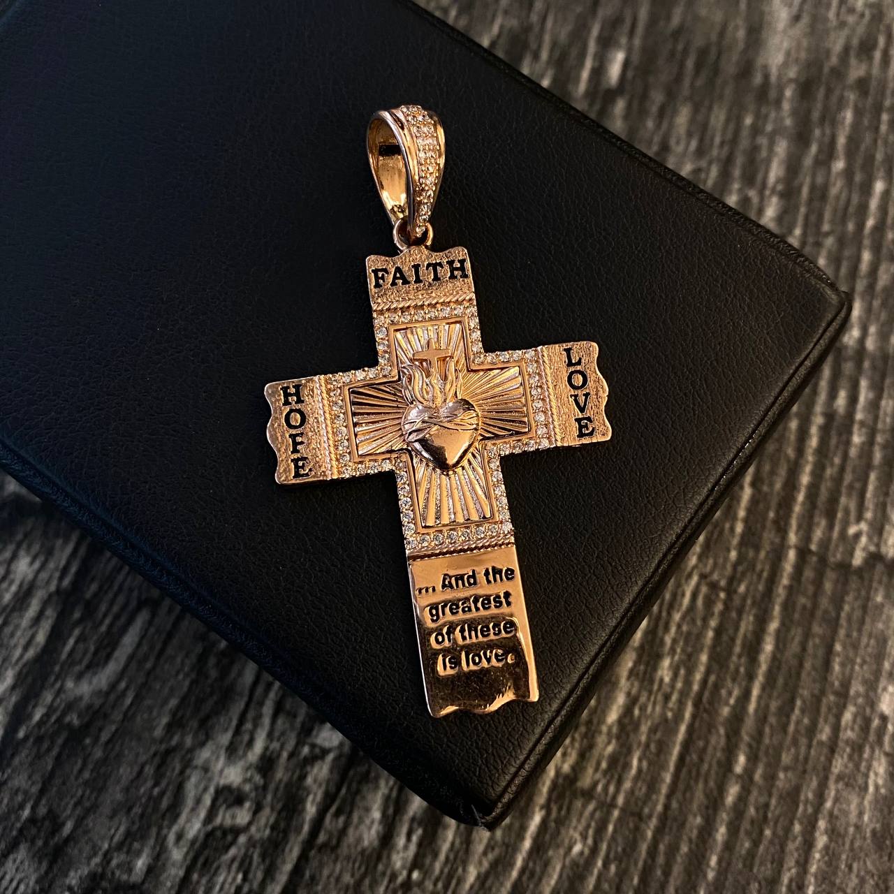 Dije Cruz Sagrado Corazón de Jesus 9.35gr / 5.7cm Circones Blancos Oro Rosa