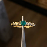 Solitario Trenzado 2.15gr T5 3/4 Anillo Esmeralda 26pts Diamantes 20pts Oro Amarillo (Joya)*