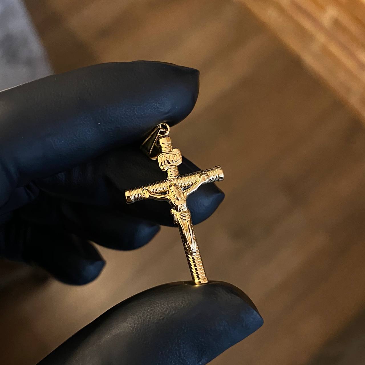 Dije Cristo Cruz 1.25gr / 3.6cm Baston Atornillado Oro Amarillo