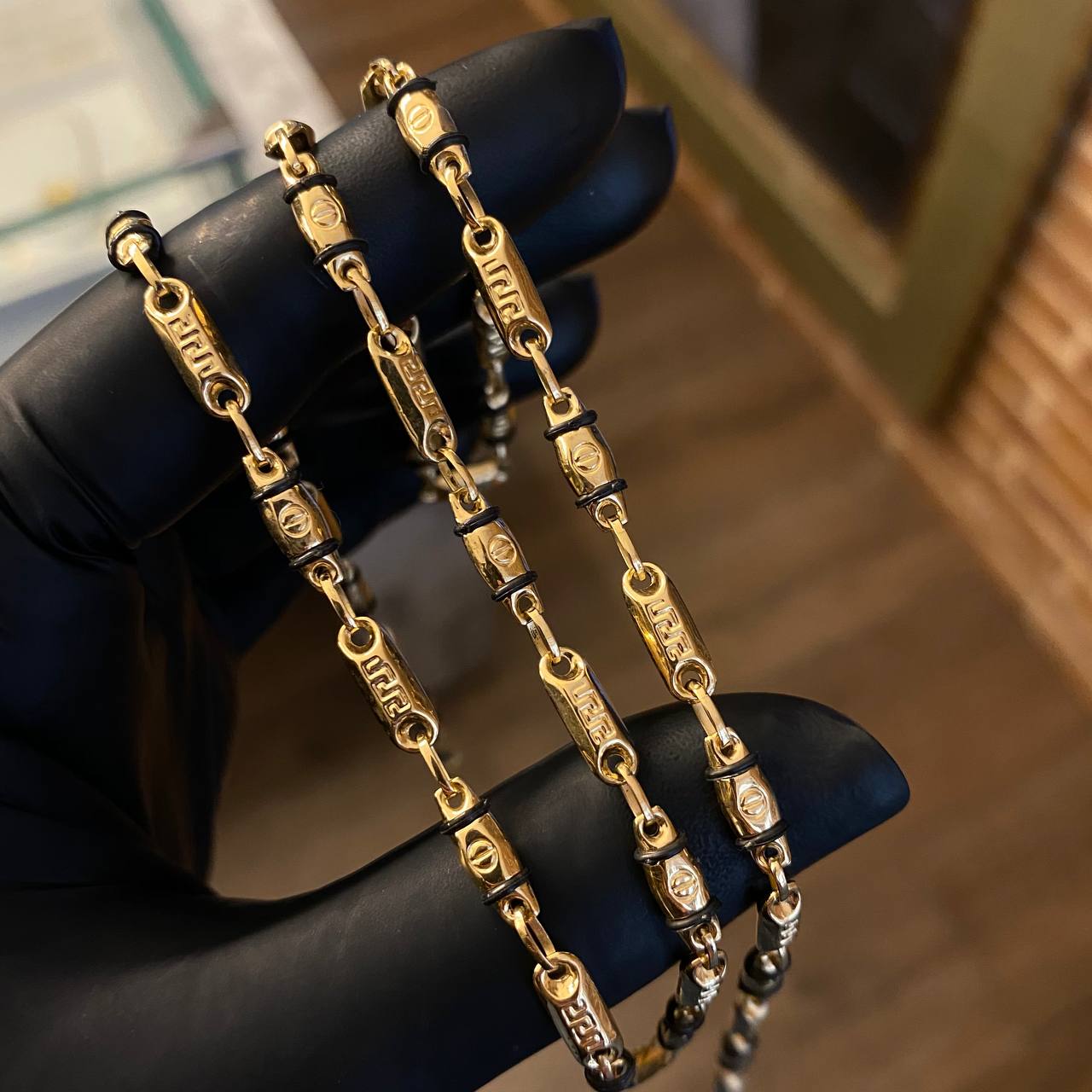 Cadena Rustica CT VS 11.35gr / 60cm Cauchos Negros Oro Amarillo